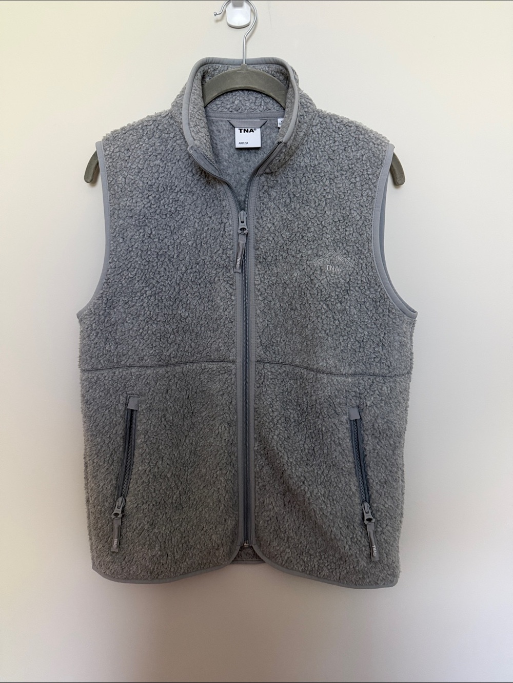 Aritzia TNA women’s Light Gray Sherpa Fleece Vest - Full Zip XS